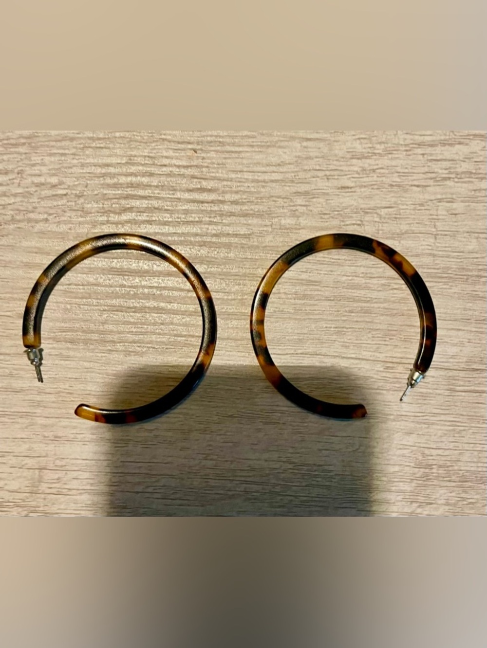 Acrylic Tortoiseshell Hoop Earrings - Picture 4 of 4